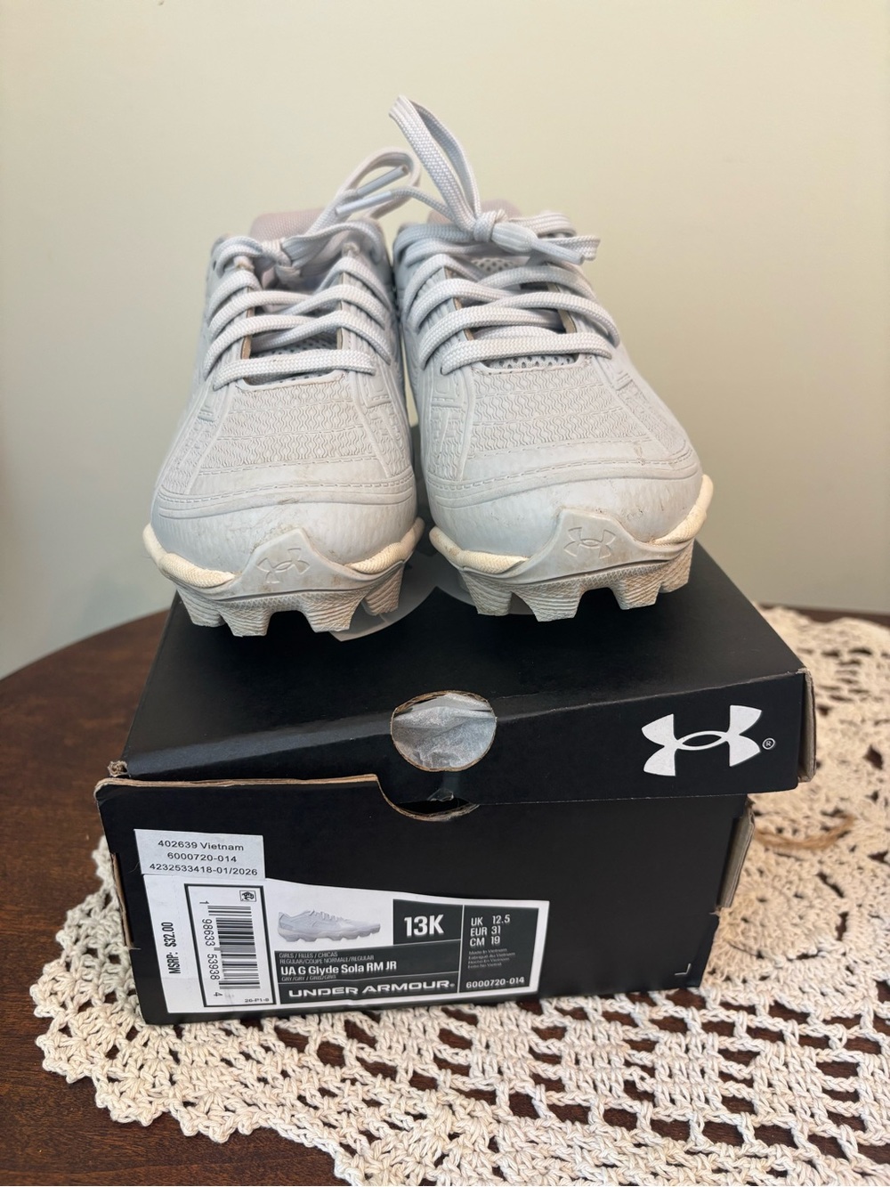 Under Armour Kids White/Light Gray Athletic Cleats